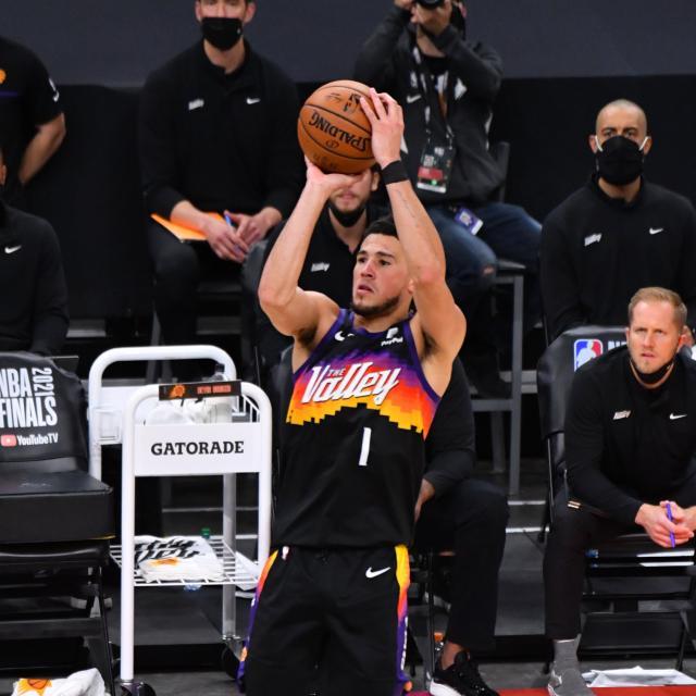 华体会体育-布克连歇6分钟被轰一波流 太阳教头昏招葬送好局？